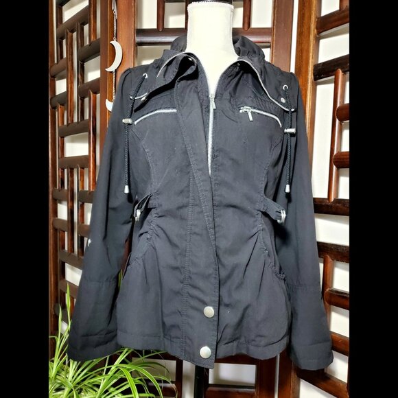 Dots Light Weight Utility Jacket (Size M) - Picture 6 of 12